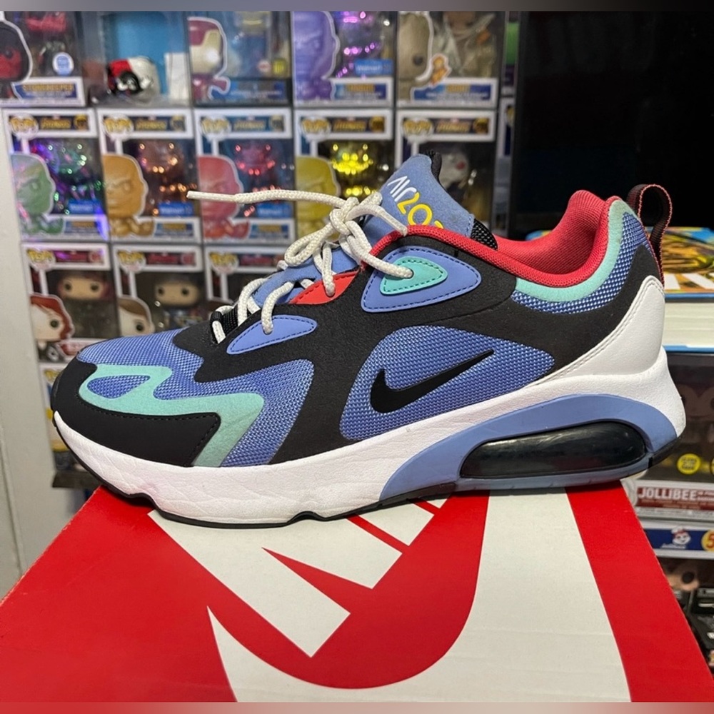 NIKE AIR MAX 200 - Size 9